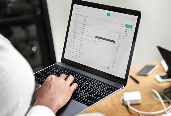 Utilisation dun ordinateur professionnel pour consulter des e-mails personnels